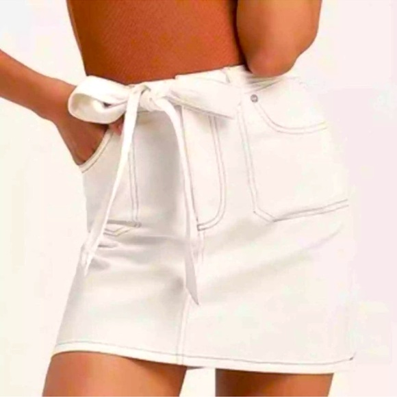 Express Dresses & Skirts - NWOT Express White Extreme High Rise Stretch Belted Mini Skirt size 10